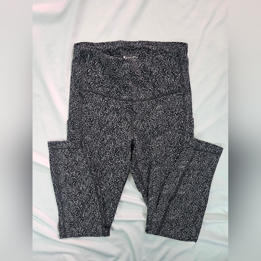 Athleta Ultimate Stash Pocket Textured 7/8 Tight- Black White - XS